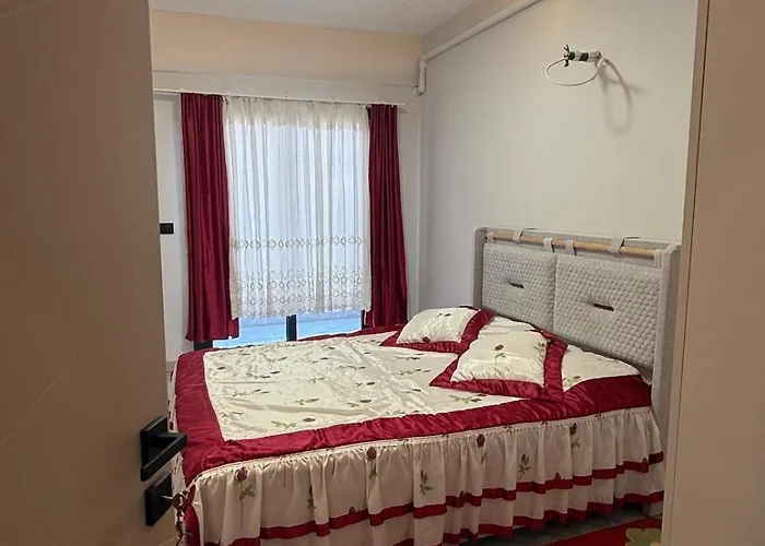 Huzurlu Aile Evi Guevenlikli Havuzlu Site * كوشاداسيه