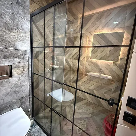 Huzurlu Aile Evi Guevenlikli Havuzlu Site Kuşadası