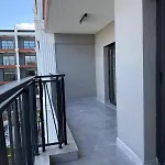 Διαμέρισμα Huzurlu Aile Evi Guevenlikli Havuzlu Site Κουσάντασι