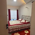 Huzurlu Aile Evi Guevenlikli Havuzlu Site * Kusadası
