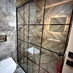 Huzurlu Aile Evi Guevenlikli Havuzlu Site Κουσάντασι