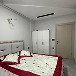 Huzurlu Aile Evi Guevenlikli Havuzlu Site Διαμέρισμα Κουσάντασι