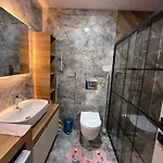 Huzurlu Aile Evi Guevenlikli Havuzlu Site