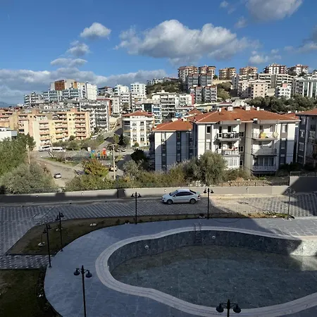 Huzurlu Aile Evi Guevenlikli Havuzlu Site Kusadası