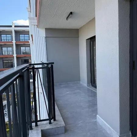 Apartment Huzurlu Aile Evi Guevenlikli Havuzlu Site Kusadası