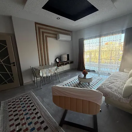 Huzurlu Aile Evi Güvenlikli Havuzlu Site