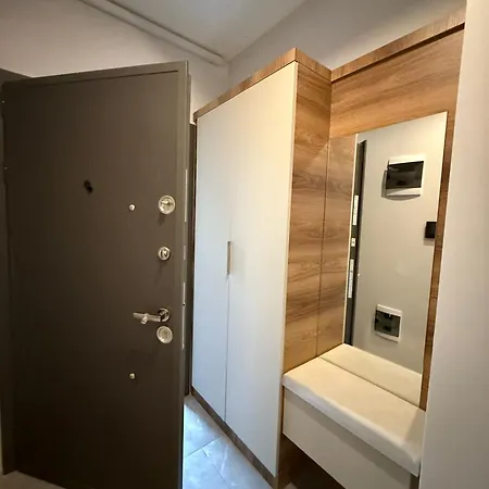 Huzurlu Aile Evi Guevenlikli Havuzlu Site Apartment