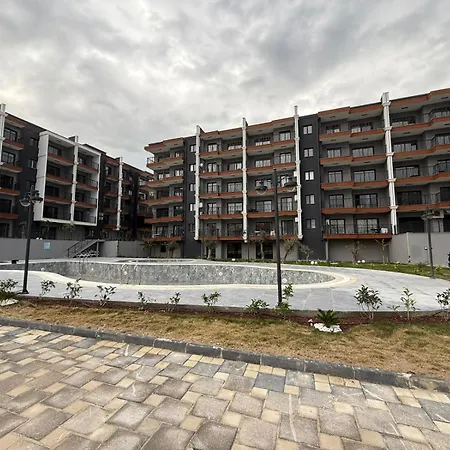 Huzurlu Aile Evi Güvenlikli Havuzlu Site * Kuşadası