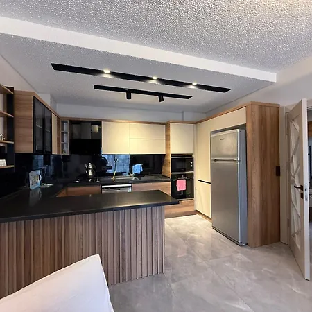 Huzurlu Aile Evi Güvenlikli Havuzlu Site Kuşadası