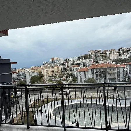 Huzurlu Aile Evi Güvenlikli Havuzlu Site