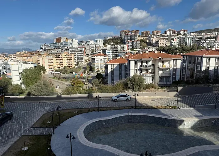 Huzurlu Aile Evi Güvenlikli Havuzlu Site Kuşadası