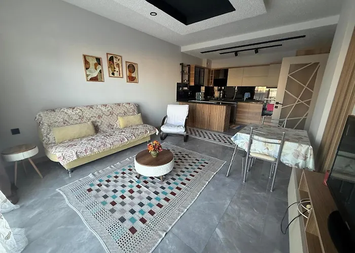 Daire Huzurlu Aile Evi Güvenlikli Havuzlu Site Kuşadası