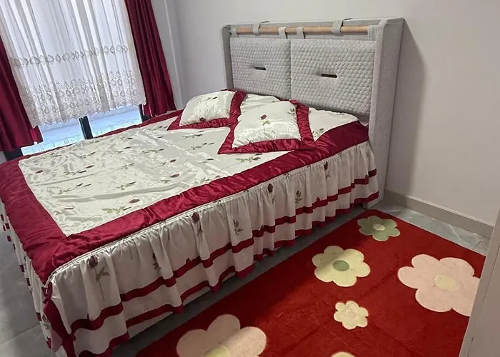 Huzurlu Aile Evi Güvenlikli Havuzlu Site