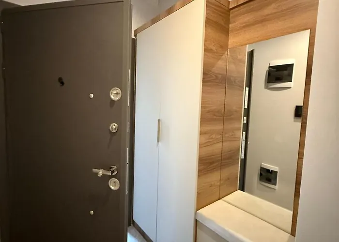 Huzurlu Aile Evi Güvenlikli Havuzlu Site Daire