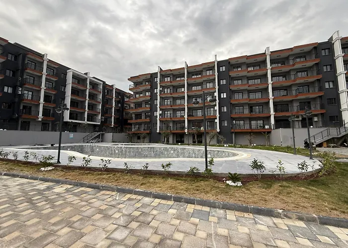 Huzurlu Aile Evi Güvenlikli Havuzlu Site * Kuşadası