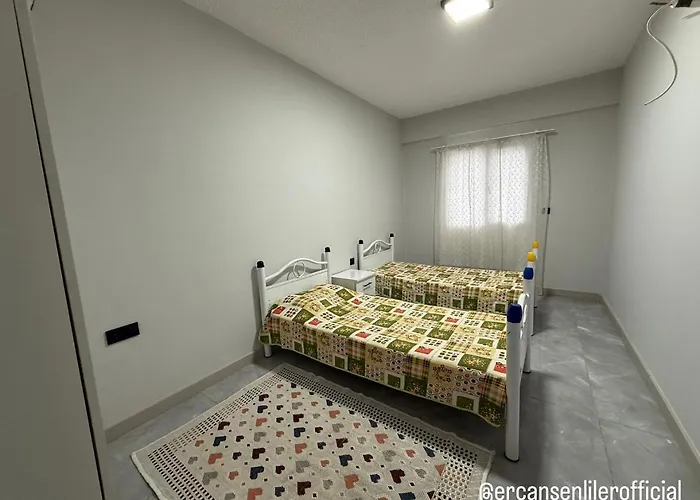 Huzurlu Aile Evi Güvenlikli Havuzlu Site Kuşadası