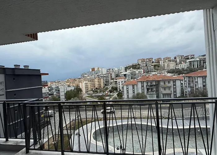 Huzurlu Aile Evi Güvenlikli Havuzlu Site